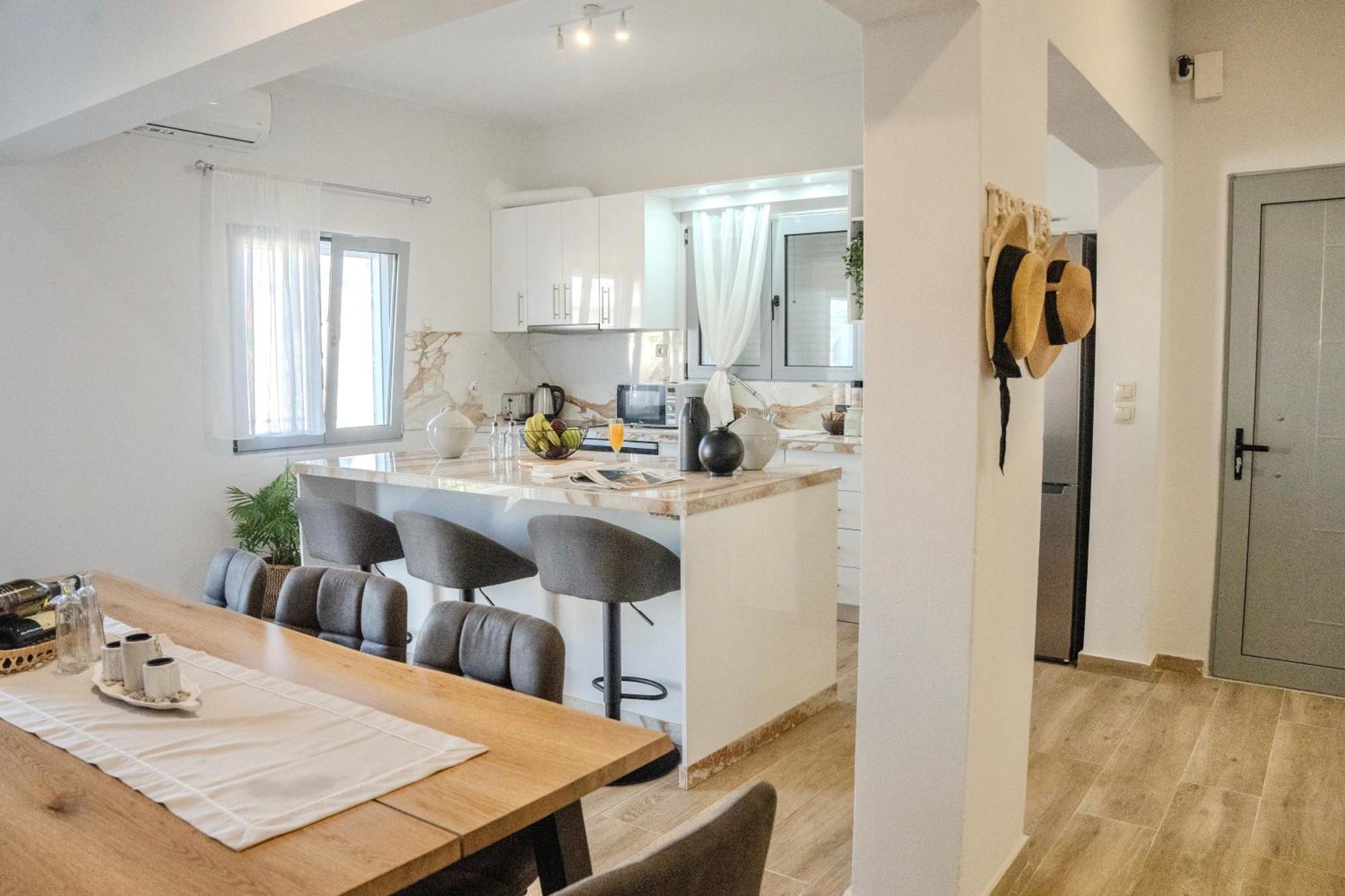 Exquisite 4-Bedroom Prestige Apartment Родос Экстерьер фото